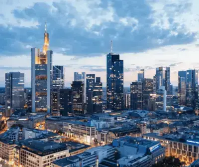 Frankfurt Skyline bei Sonnenuntergang